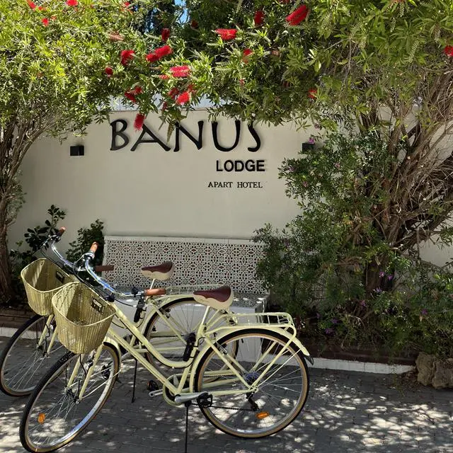 Apart Hotel Banús Lodge
