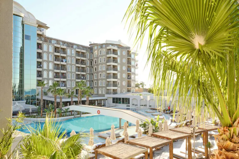 Laur Hotels