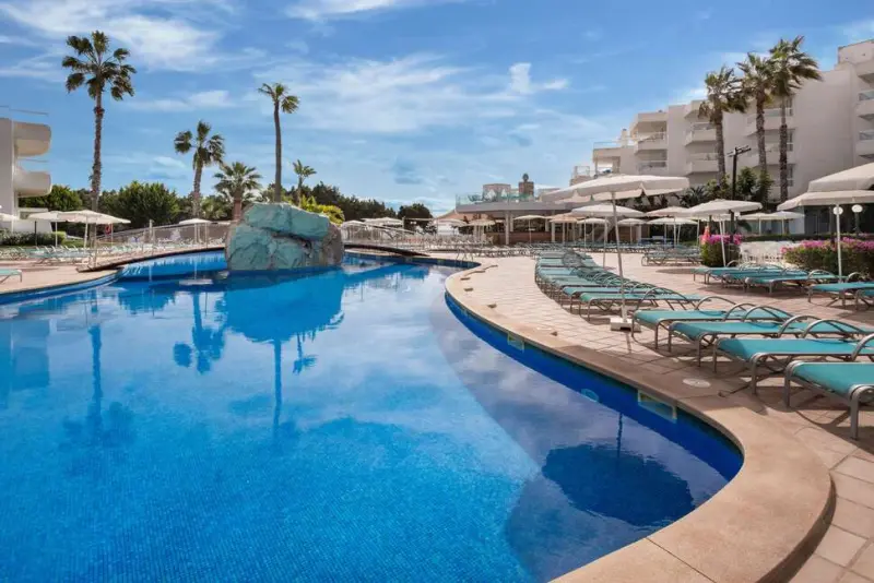 Tropic Garden Hotel & Apartments