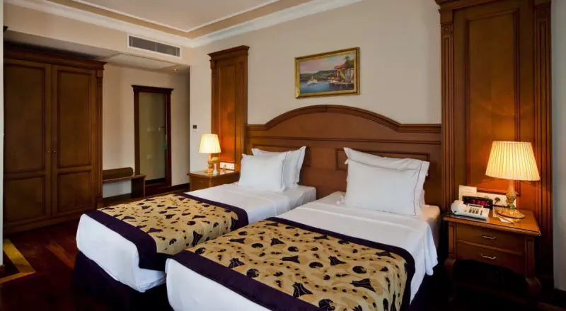 GLK PREMIER The Home Suites & Spa