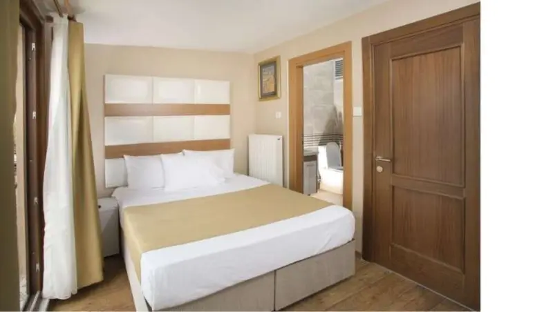 La Pazza Suites