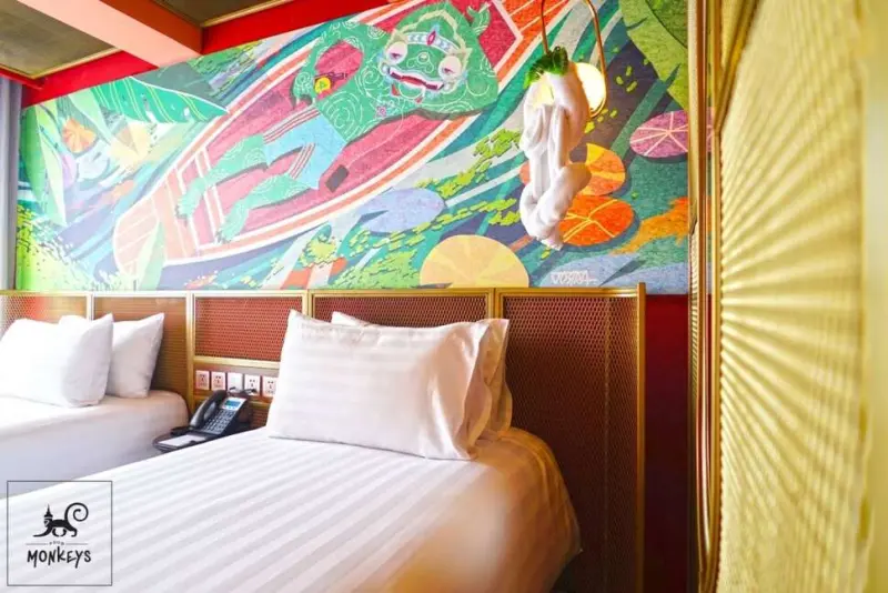 4 Monkeys, The Amused Hotel