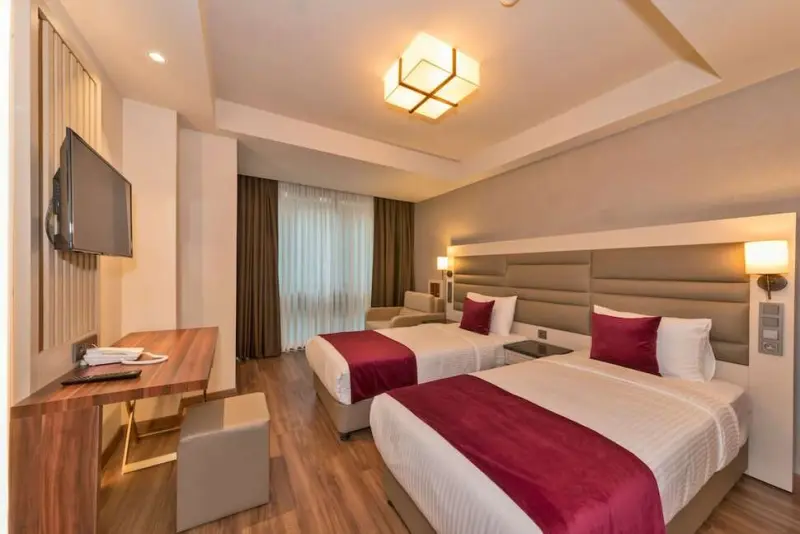 GOLDEN ROYAL HOTEL