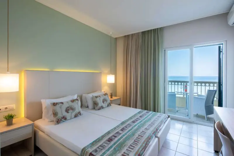 Rossis Beach Hotel
