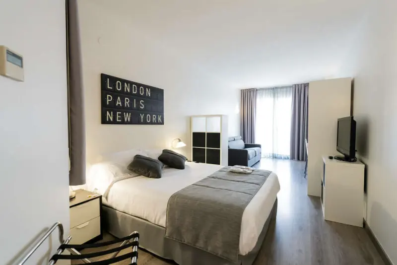 Atenea Calàbria Apartaments