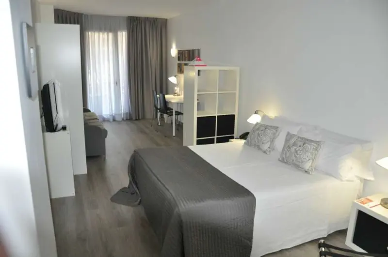 Atenea Calàbria Apartaments