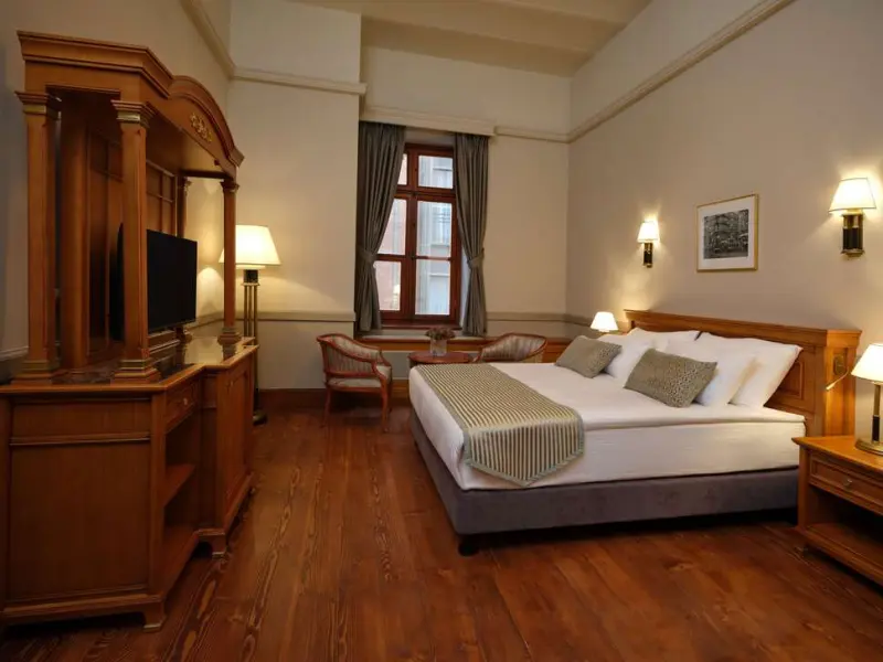 Anarat Hotel