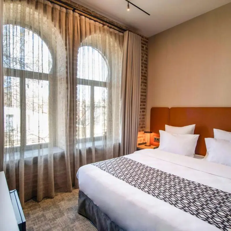 Qarvasla Hotel