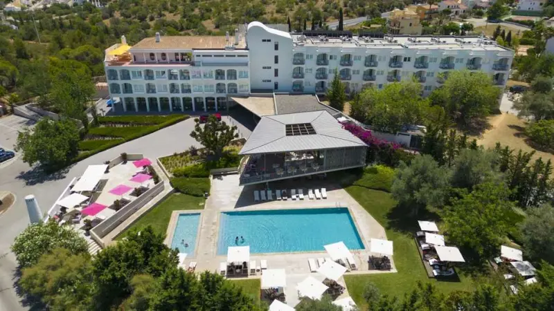 Ozadi Tavira Hotel