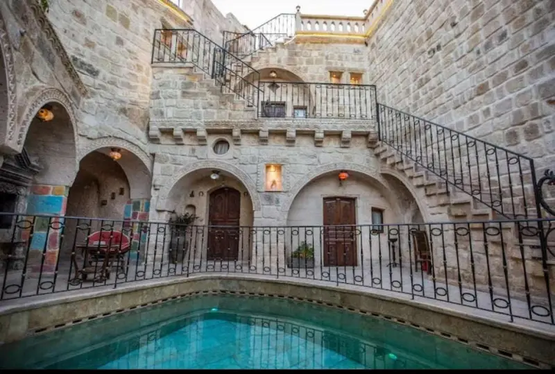 Capp Royal Cave Hotel