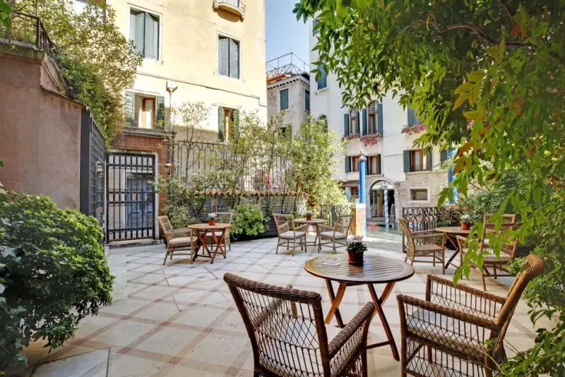 Donà Palace