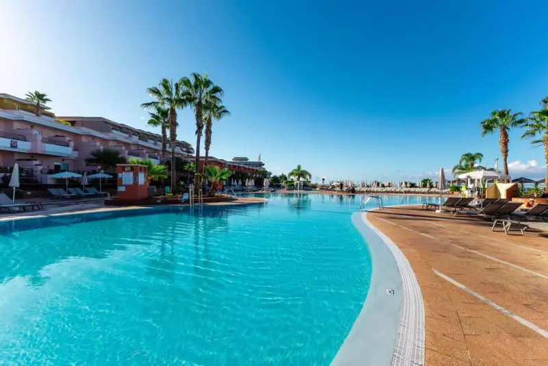 Los gigantes hotel