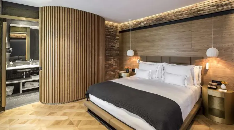 Monument Hotel
