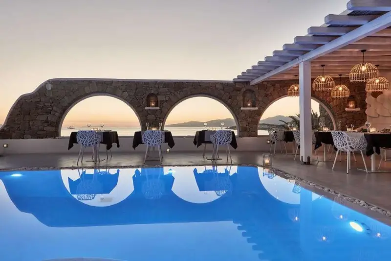 Kouros Hotel & Suites