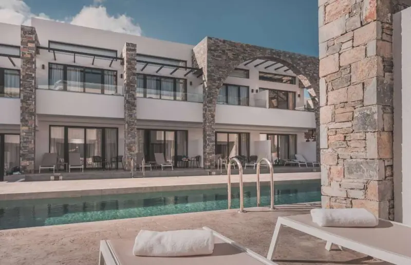Cavo Suites
