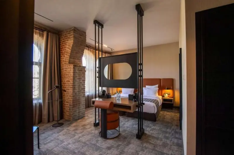Qarvasla Hotel