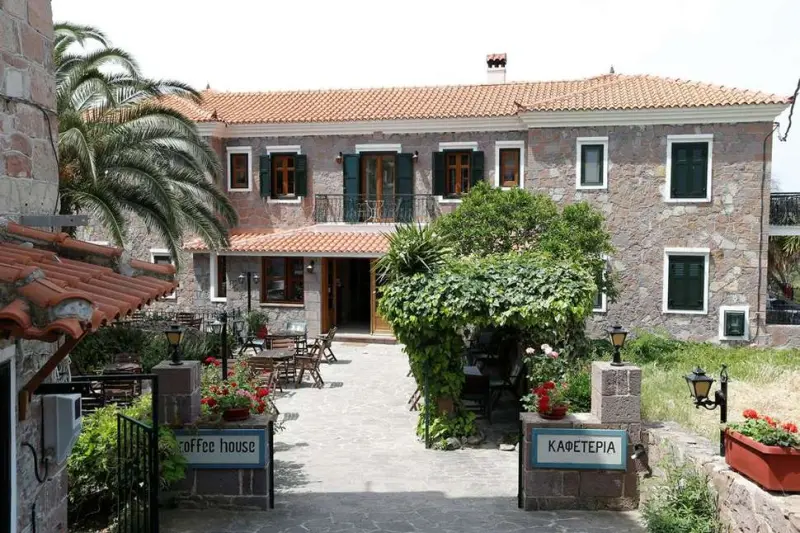 Adonis Aparthotel