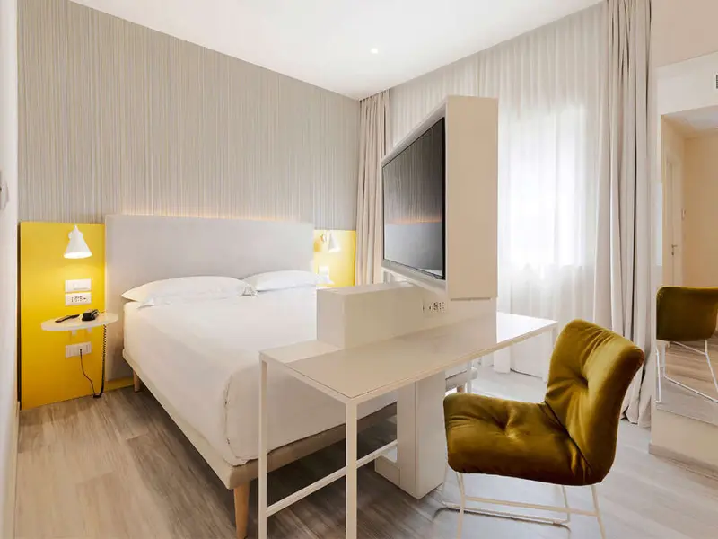 Adesso Hotel