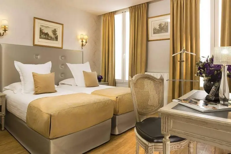 Hôtel Plaza Elysées