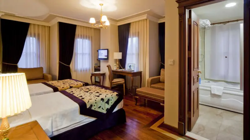 GLK PREMIER The Home Suites & Spa