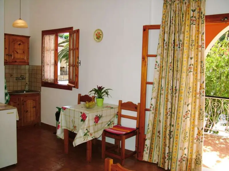 Studios and Apartments Niki