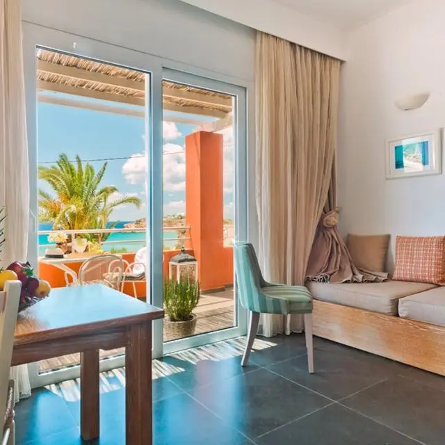 AMOOPI NYMFES DAILY BEACH BAR & LUXURIOUS APARTMENTS