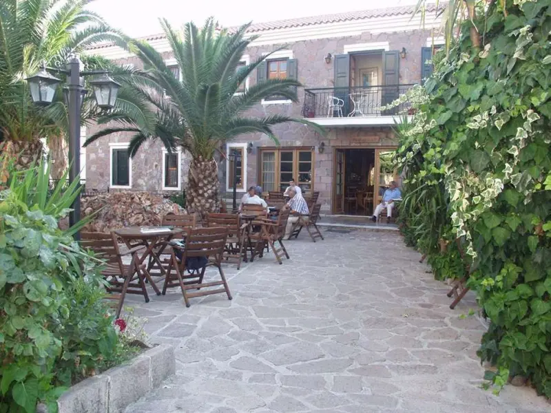 Adonis Aparthotel