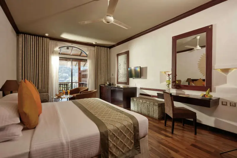 Earl's Regency Hotel