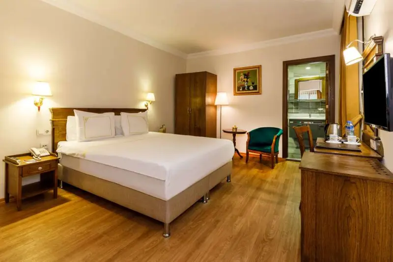 Golden Crown Hotel