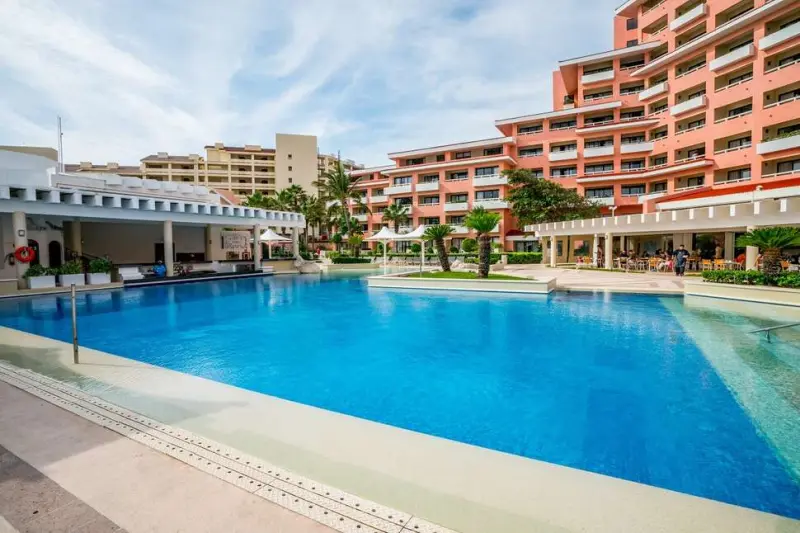 Wyndham Grand Cancun All Inclusive Resort & Villas