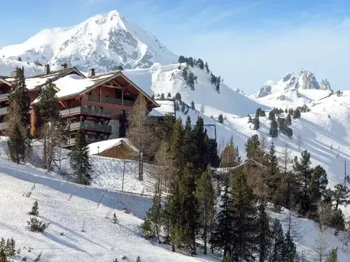 Arc 1950, Le Village