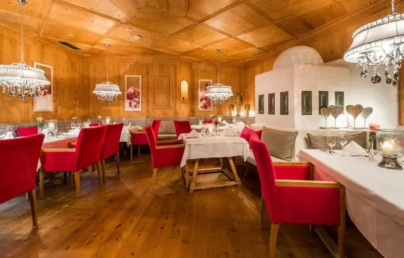 eva, VILLAGE Hotel