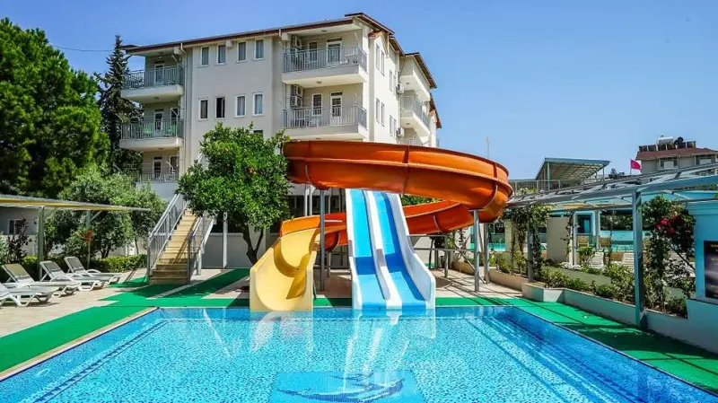 Catty Cats Garden Hotels