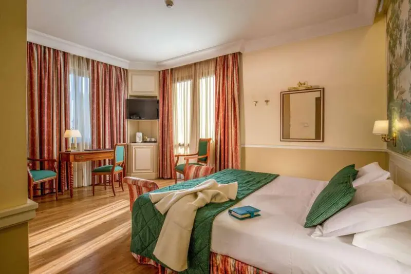 Hotel Donna Laura Palace