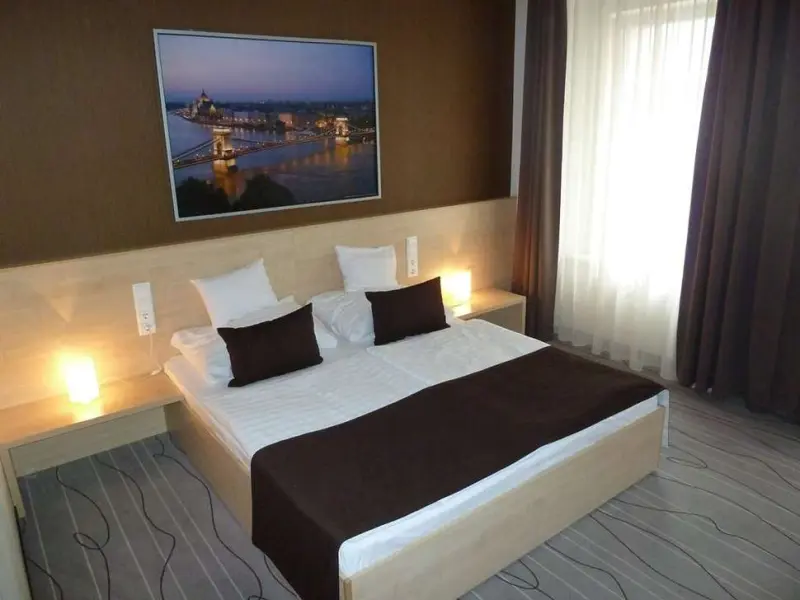 Promenade City Hotel