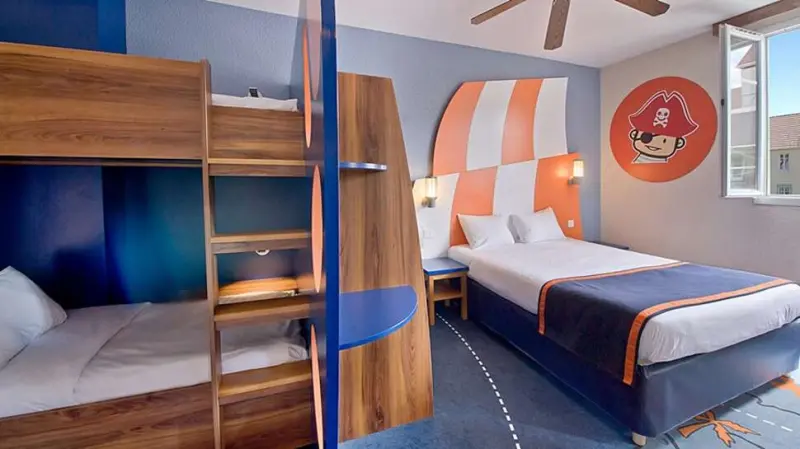 Explorers Hotel