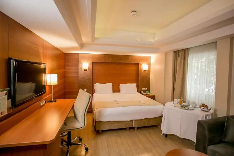 Turgut Özal Caddesi Holiday Inn Istanbul City No:189