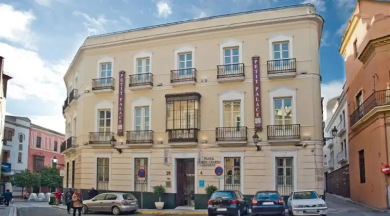 Petit Palace Santa Cruz