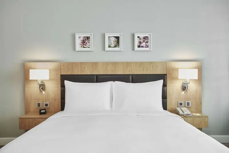 Hilton Garden Inn Dubai, Mall Avenue