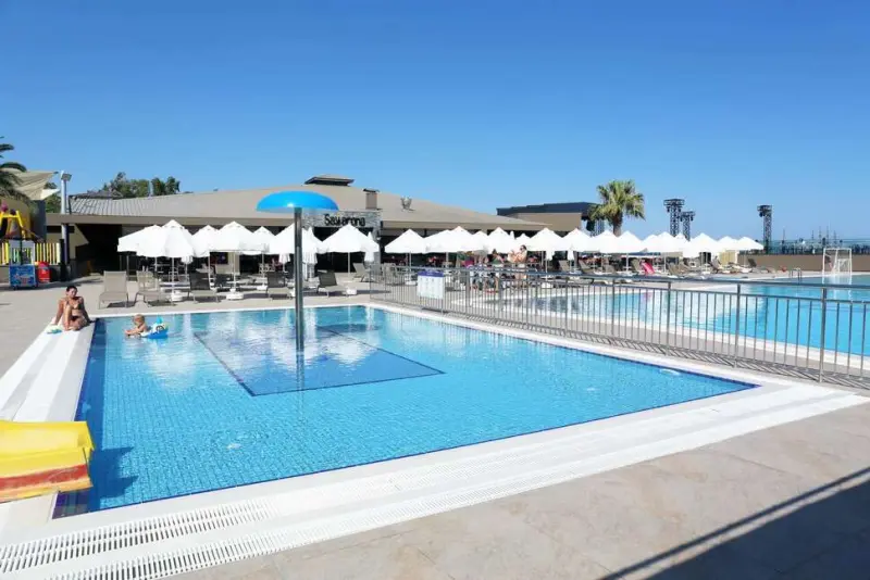 Sailor’s Beach Club