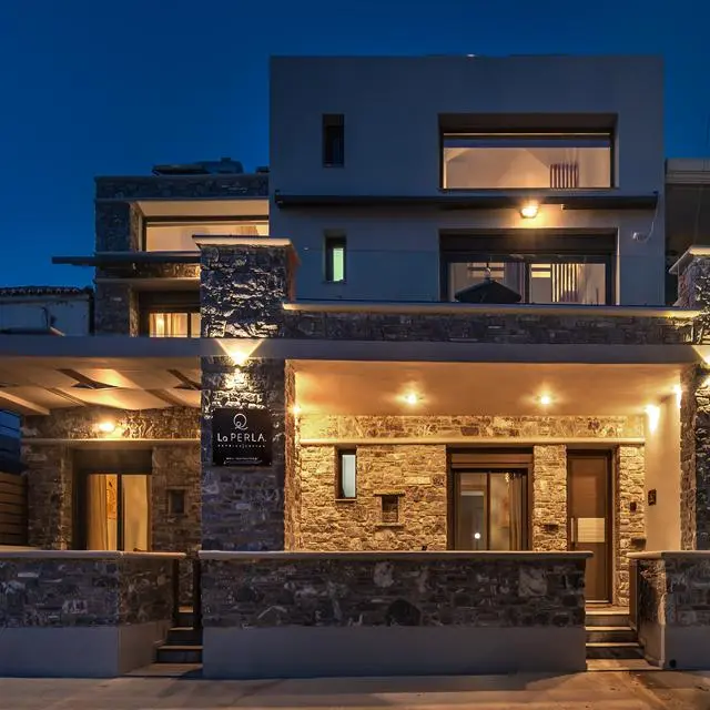 La Perla Suites