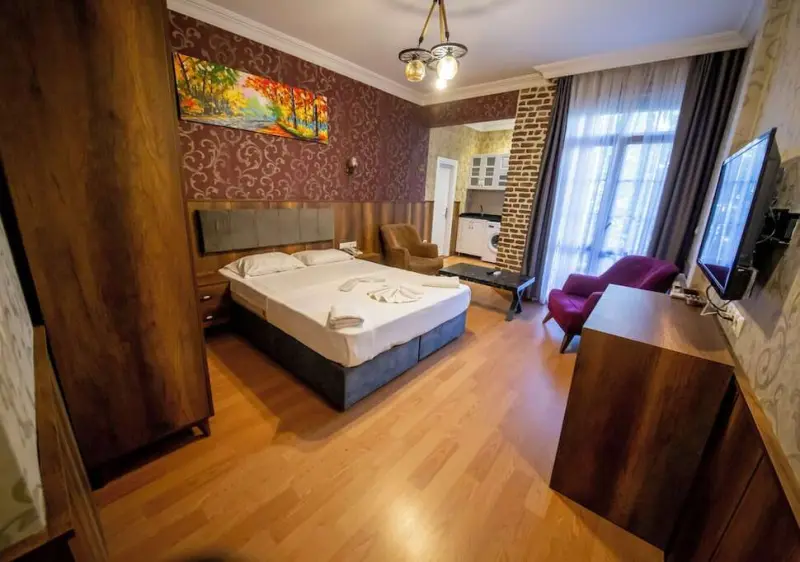 Royal Garden Suite and Hotel