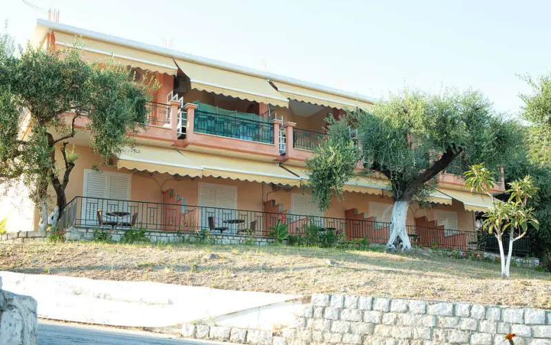 Enjoy Lichnos Bay Village & Camping