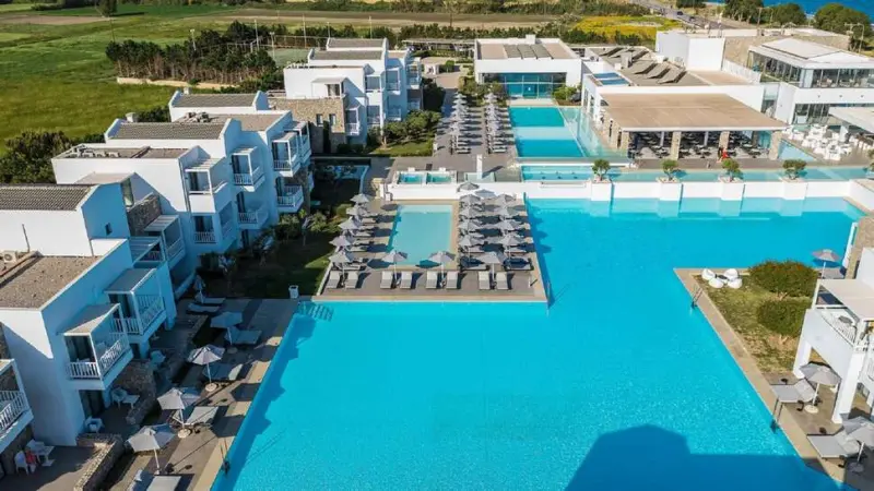 Diamond Deluxe Hotel