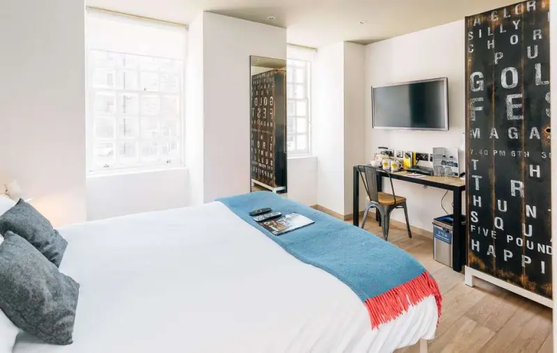 Stay Central Hotel