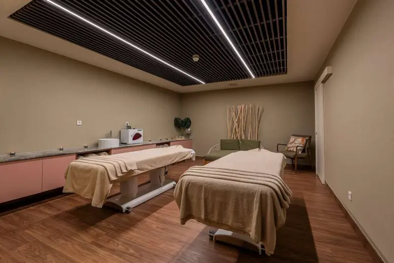 Cénica Porto Hotel, Curio Collection by Hilton
