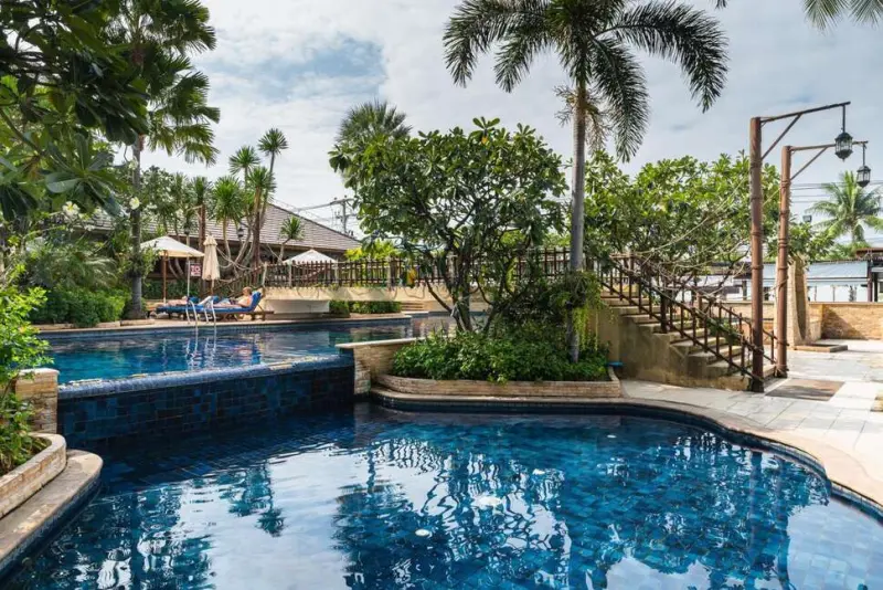 Jomtien Palm Beach Hotel & Resort