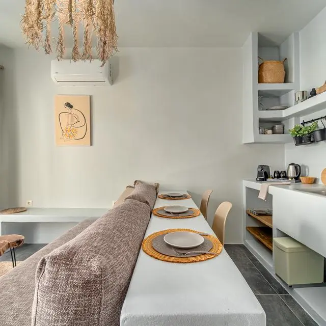 La Perla Suites