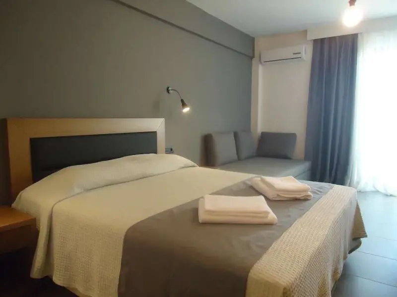 Amphitryon City Hotel