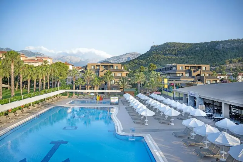 Sailor’s Beach Club